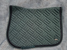 Load image into Gallery viewer, Aspin Pure Carbon collection saddle pad - Jumping